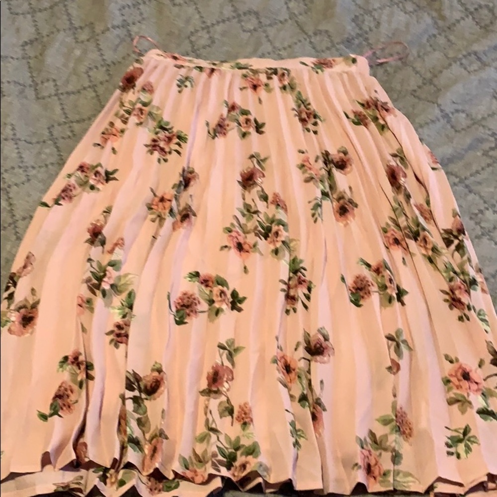 THICK PLEATED PINK FLORAL SKIRT